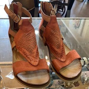 Miz Mooz Sz 10 sandals